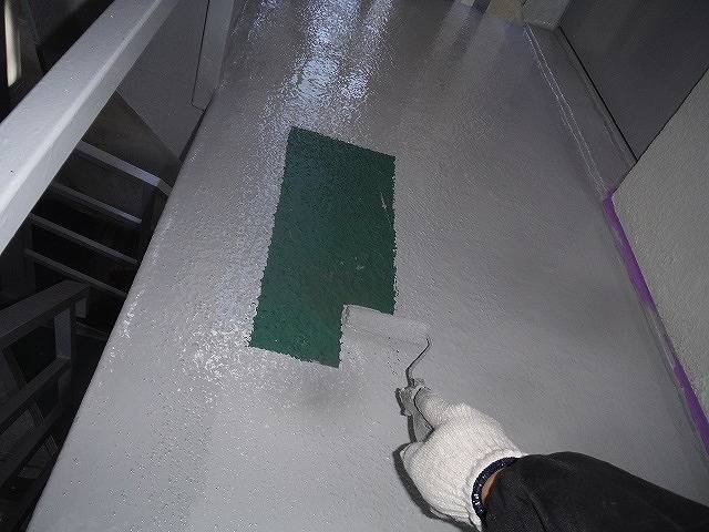 階段廊下防水　防水材塗布